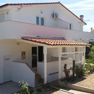 apartments-mareti-mandre.hotelinzadar.com/